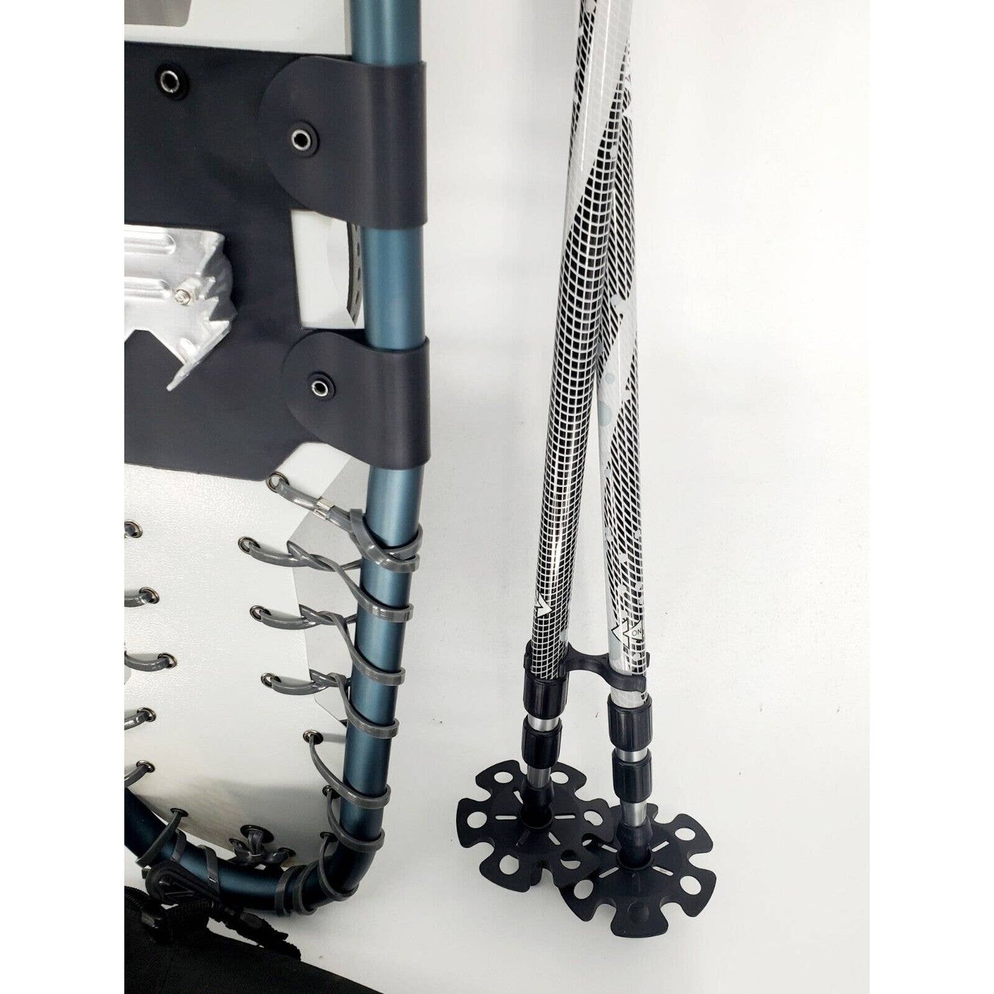 Yukon Mountain Profile 930 Aluminum Snowshoes 9" x 30" With Bag And Poles Blue